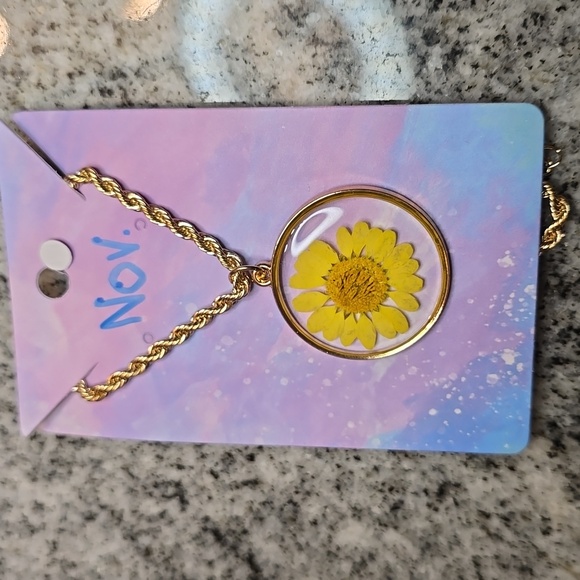 Birth Month Flower Handmade Necklace - Real Dried Flowers in Resin - Picture 10 of 11